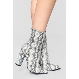 NWOT Fashion Nova Midnight Lover Boot - Snake